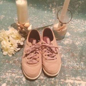 Womens Reebok Beige/Brown Suede Sneakers size 6